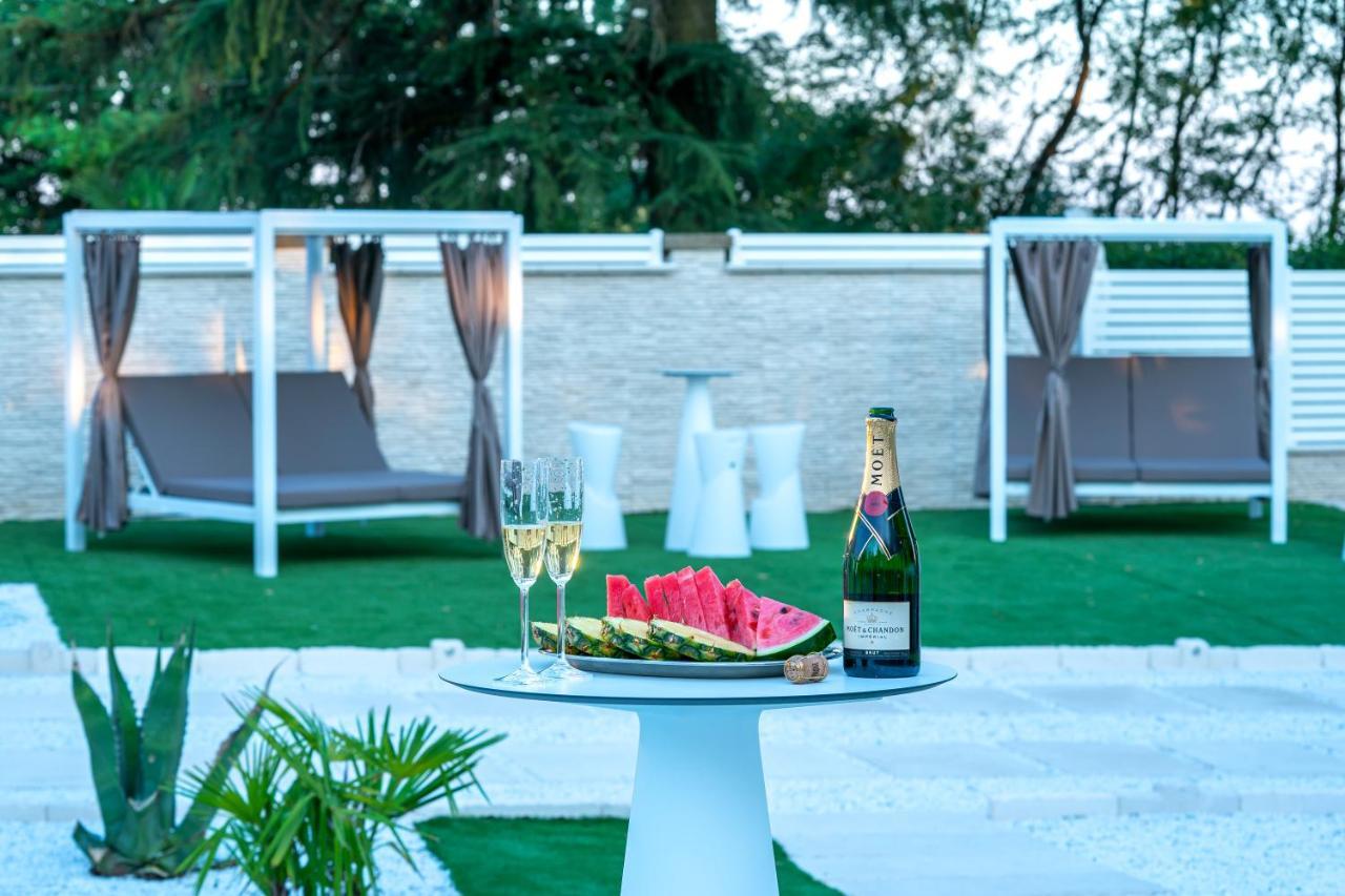 Villa Vittoria B&B - Wellness Terme di Miradolo Bagian luar foto